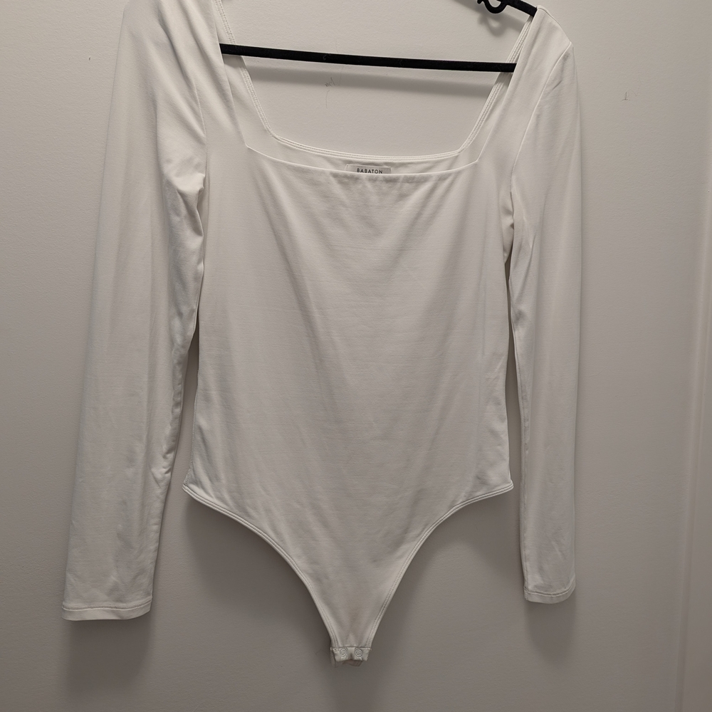 Babaton Classic White Top